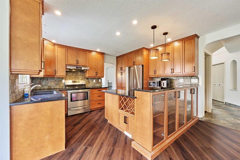 243 Hampshire Close Nw, Calgary, AB - Indoor Photo Showing Kitchen With Stainless Steel Kitchen With Double Sink