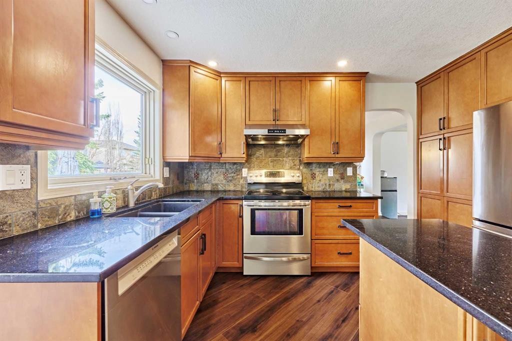 243 Hampshire Close Nw, Calgary, AB - Indoor Photo Showing Kitchen With Stainless Steel Kitchen With Double Sink