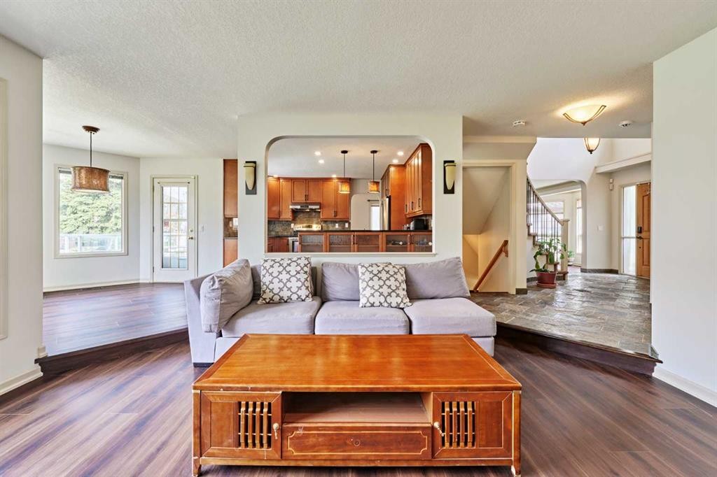 243 Hampshire Close Nw, Calgary, AB - Indoor Photo Showing Living Room