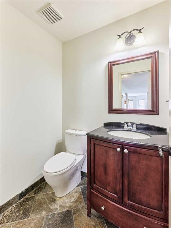 243 Hampshire Close Nw, Calgary, AB - Indoor Photo Showing Bathroom
