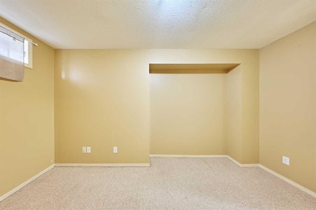 243 Hampshire Close Nw, Calgary, AB - Indoor Photo Showing Other Room