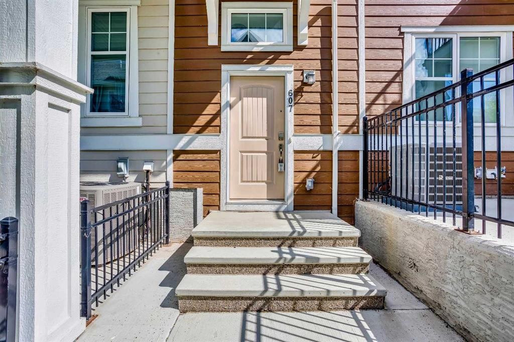 607 Cranbrook Walk Se, Calgary, AB