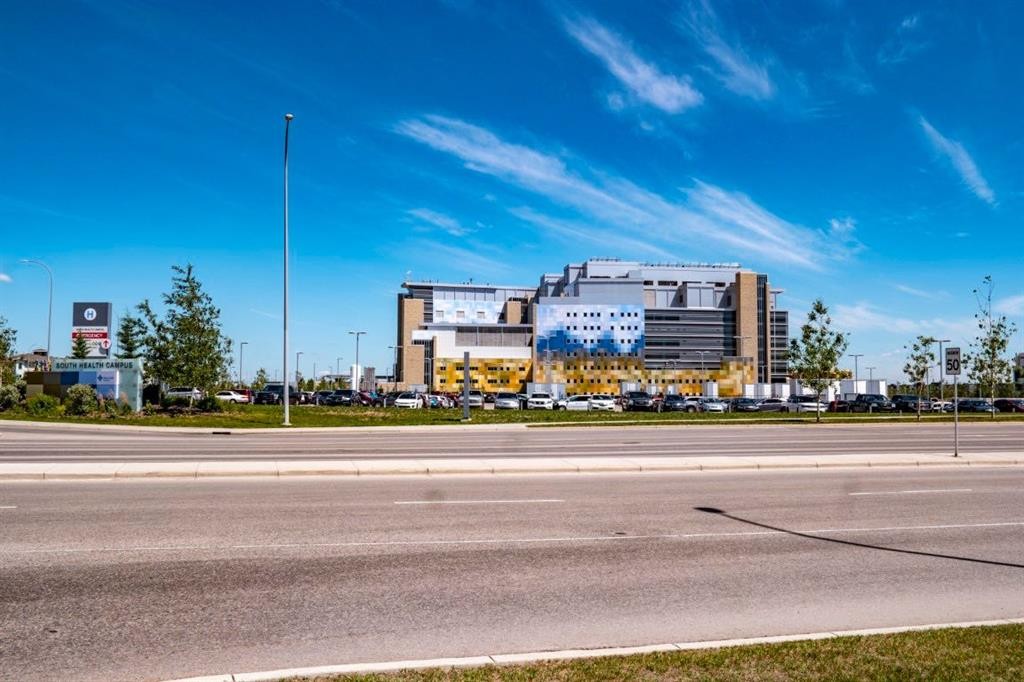 607 Cranbrook Walk Se, Calgary, AB - Outdoor