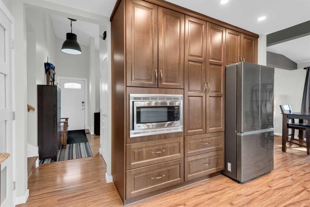 331 96 Avenue Se, Calgary, AB - Indoor