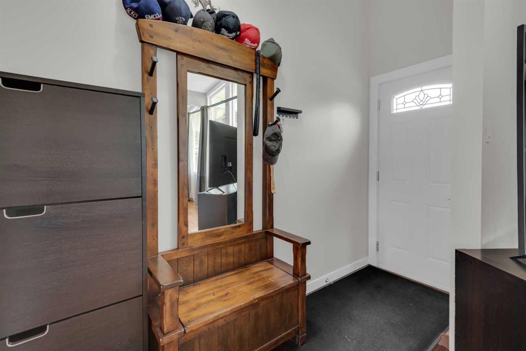 331 96 Avenue Se, Calgary, AB - Indoor Photo Showing Other Room
