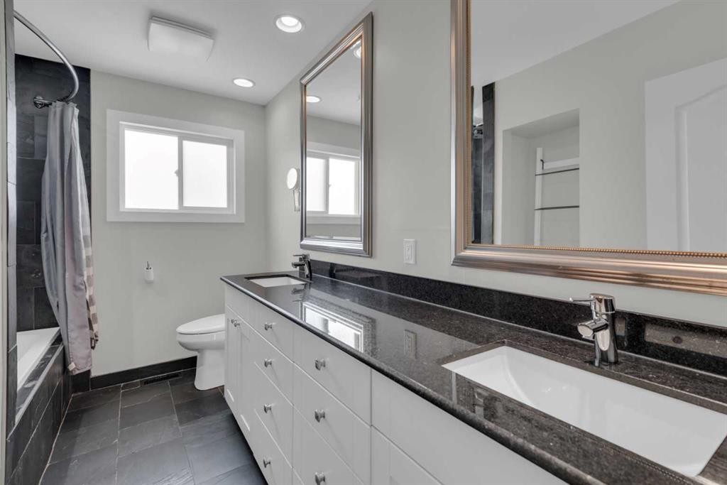 331 96 Avenue Se, Calgary, AB - Indoor Photo Showing Bathroom
