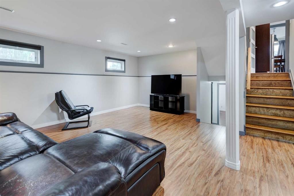 331 96 Avenue Se, Calgary, AB - Indoor