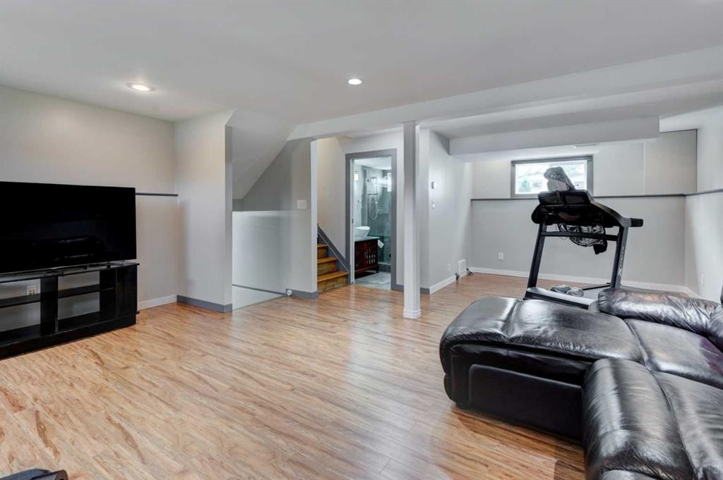331 96 Avenue Se, Calgary, AB - Indoor