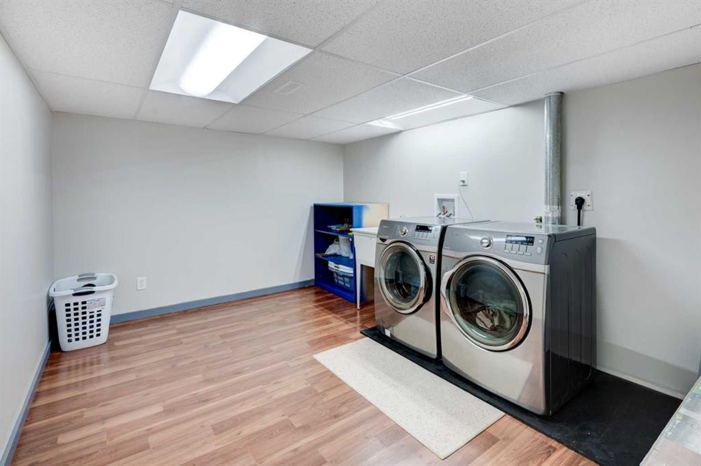 331 96 Avenue Se, Calgary, AB - Indoor Photo Showing Laundry Room