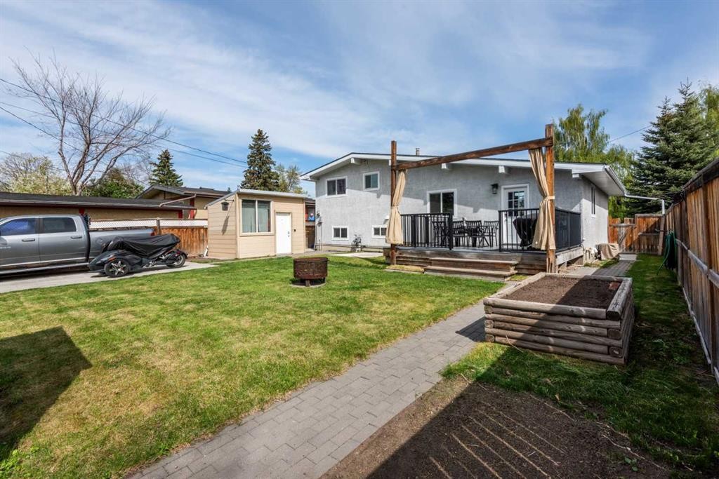 331 96 Avenue Se, Calgary, AB - Outdoor With Deck Patio Veranda