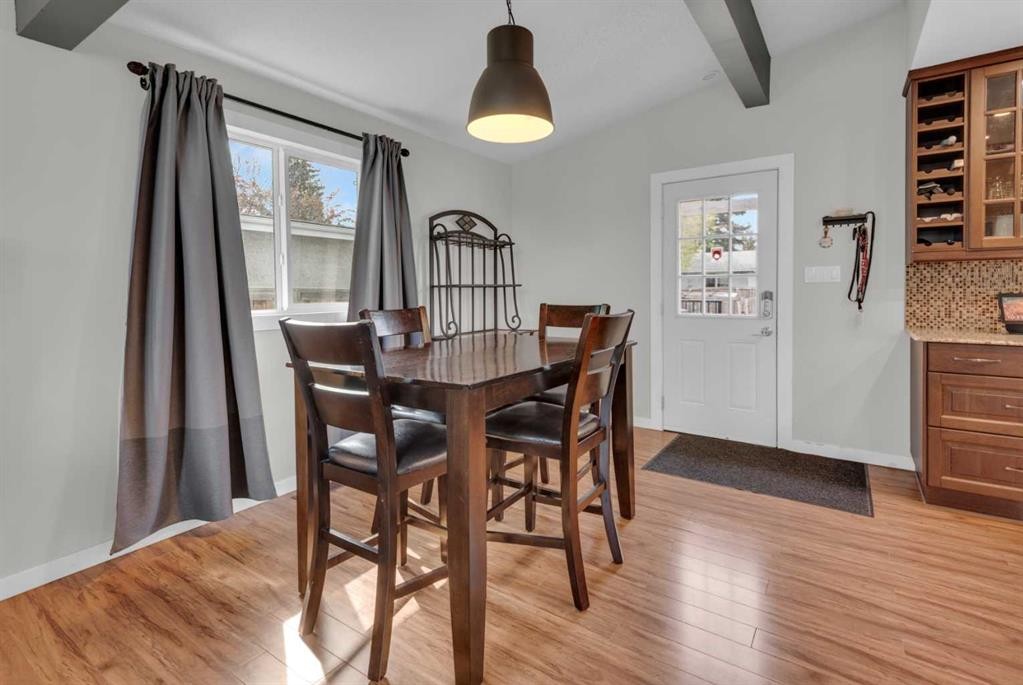 331 96 Avenue Se, Calgary, AB - Indoor Photo Showing Dining Room