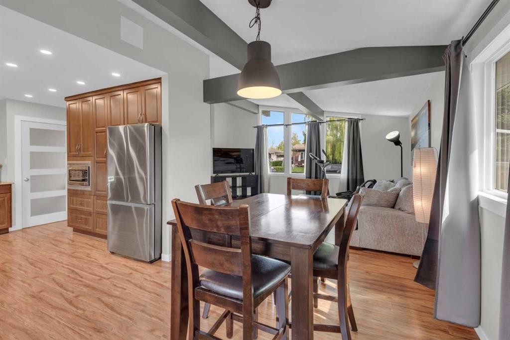 331 96 Avenue Se, Calgary, AB - Indoor Photo Showing Dining Room