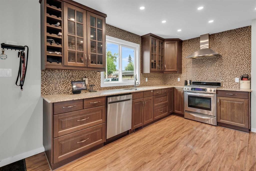 331 96 Avenue Se, Calgary, AB - Indoor Photo Showing Kitchen With Stainless Steel Kitchen