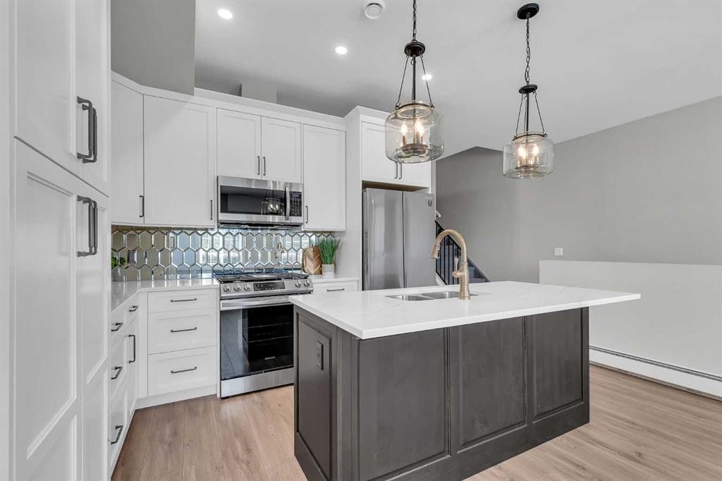 3-232 20 Avenue Ne, Calgary, AB - Indoor Photo Showing Kitchen With Upgraded Kitchen