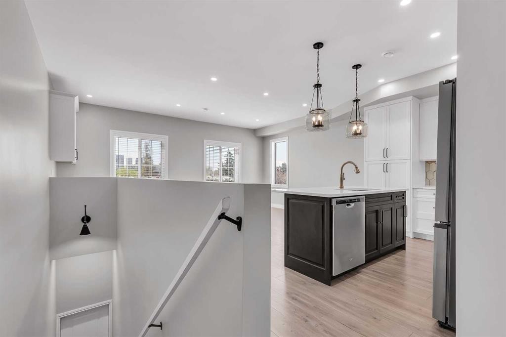 3-232 20 Avenue Ne, Calgary, AB - Indoor Photo Showing Kitchen With Upgraded Kitchen
