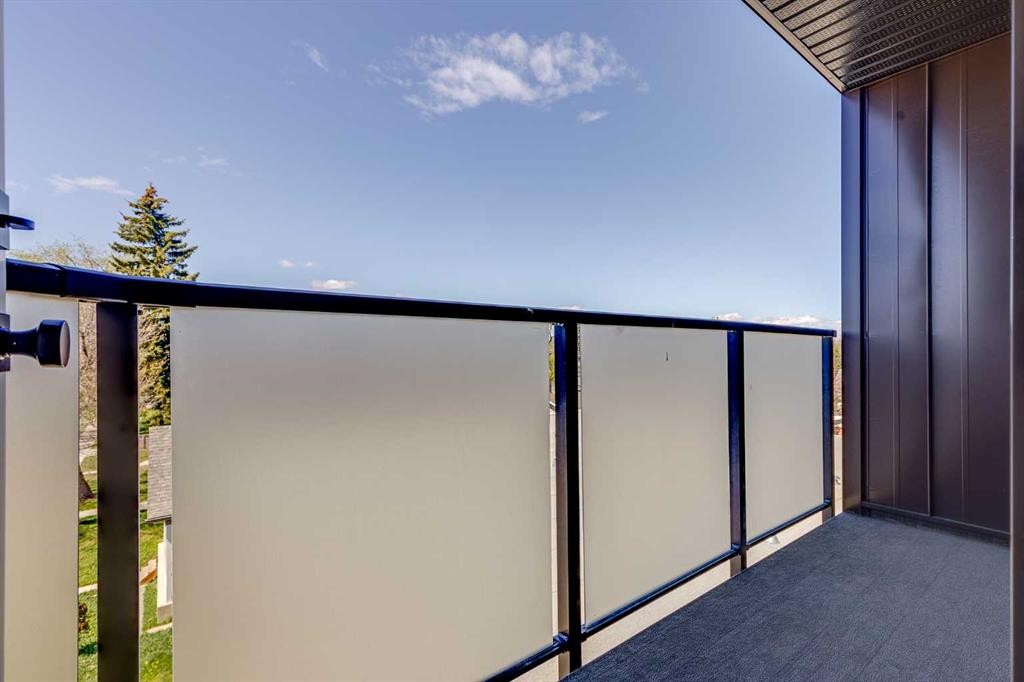 3-232 20 Avenue Ne, Calgary, AB - Outdoor With Balcony