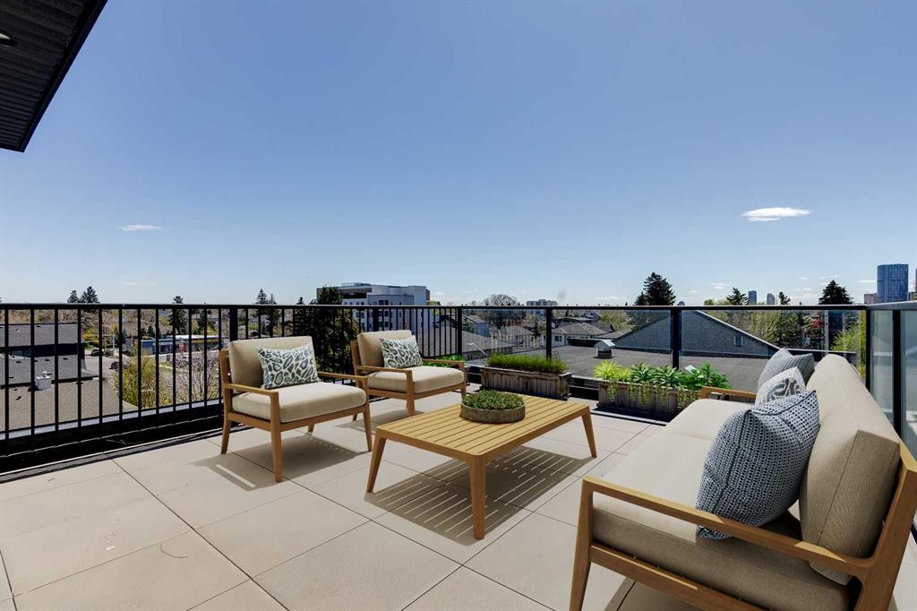 3-232 20 Avenue Ne, Calgary, AB - Outdoor With Exterior