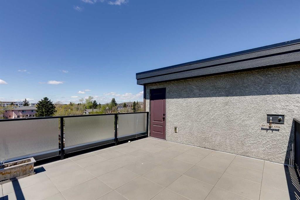 3-232 20 Avenue Ne, Calgary, AB - Outdoor With Balcony