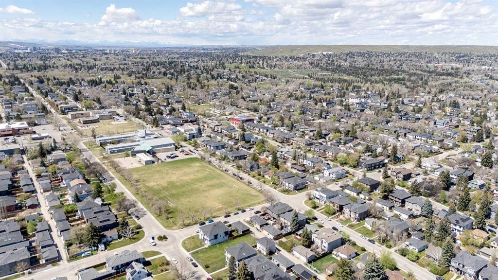 3-232 20 Avenue Ne, Calgary, AB - Outdoor With View