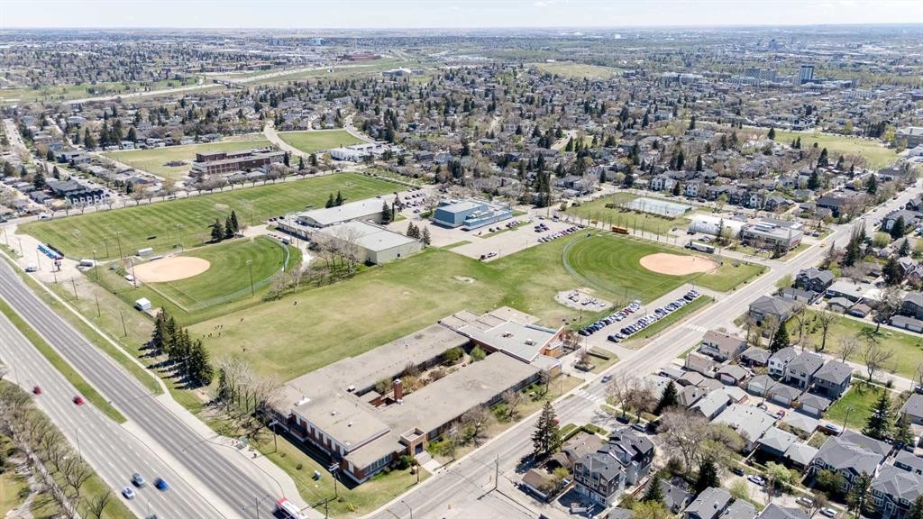 3-232 20 Avenue Ne, Calgary, AB - Outdoor With View