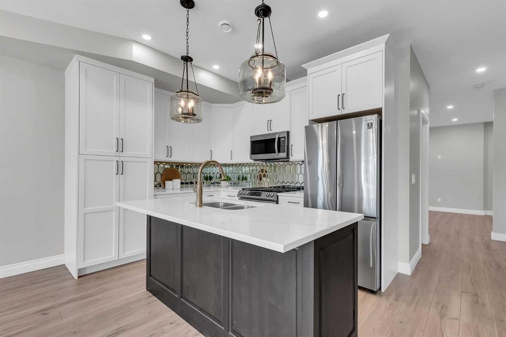 3-232 20 Avenue Ne, Calgary, AB - Indoor Photo Showing Kitchen With Stainless Steel Kitchen With Double Sink With Upgraded Kitchen