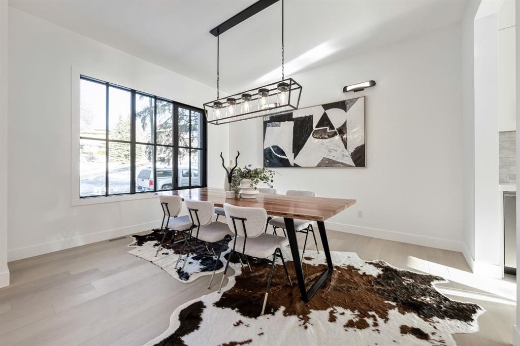 2755 Cannon Road Nw, Calgary, AB - Indoor Photo Showing Dining Room