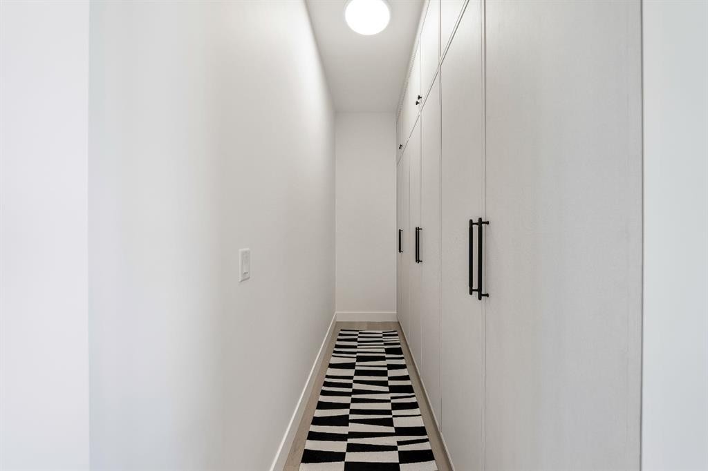 2755 Cannon Road Nw, Calgary, AB - Indoor Photo Showing Other Room