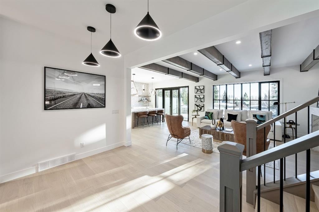 2755 Cannon Road Nw, Calgary, AB - Indoor Photo Showing Other Room