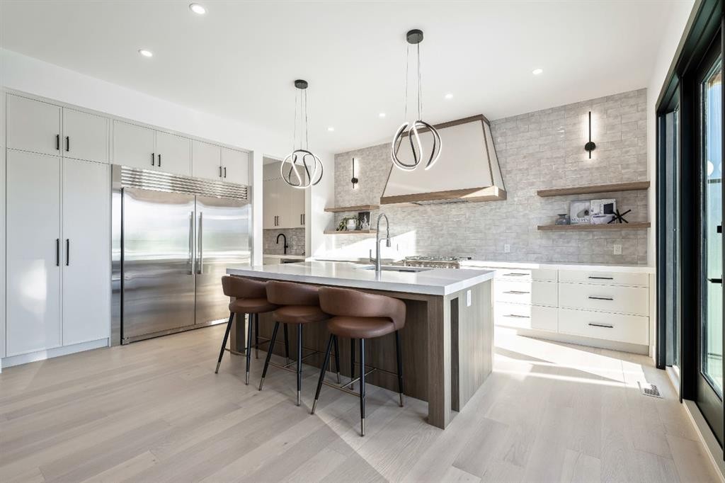 2755 Cannon Road Nw, Calgary, AB - Indoor Photo Showing Kitchen With Upgraded Kitchen