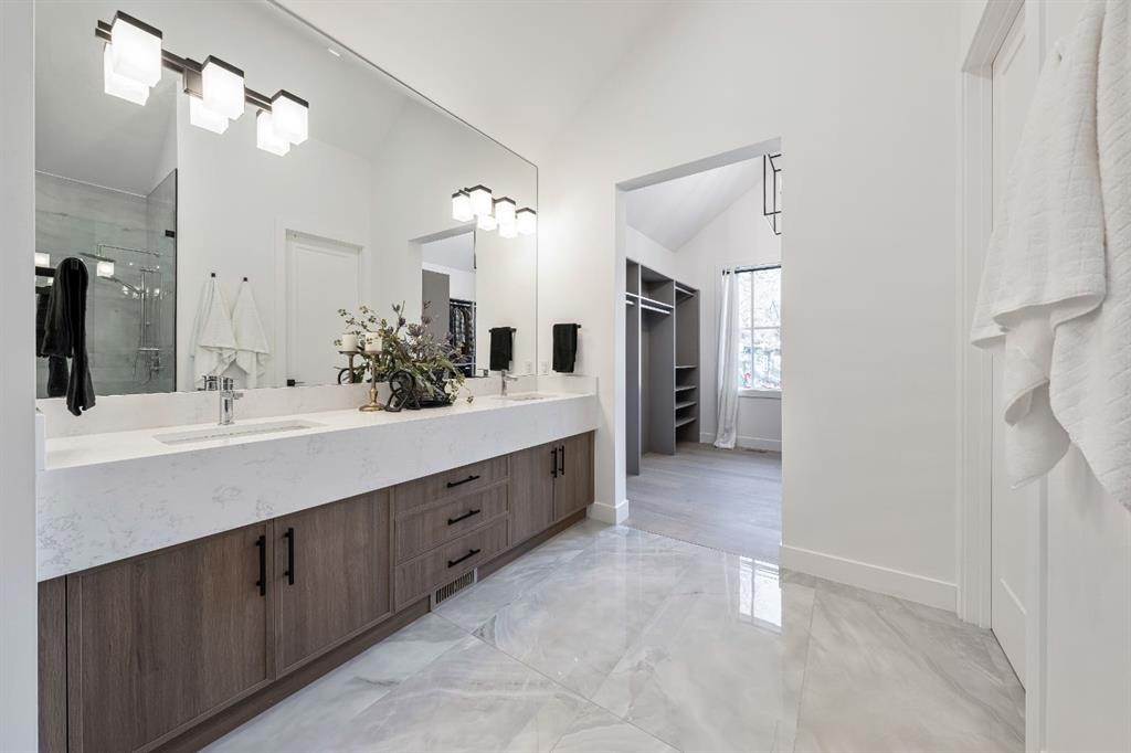 2755 Cannon Road Nw, Calgary, AB - Indoor Photo Showing Bathroom