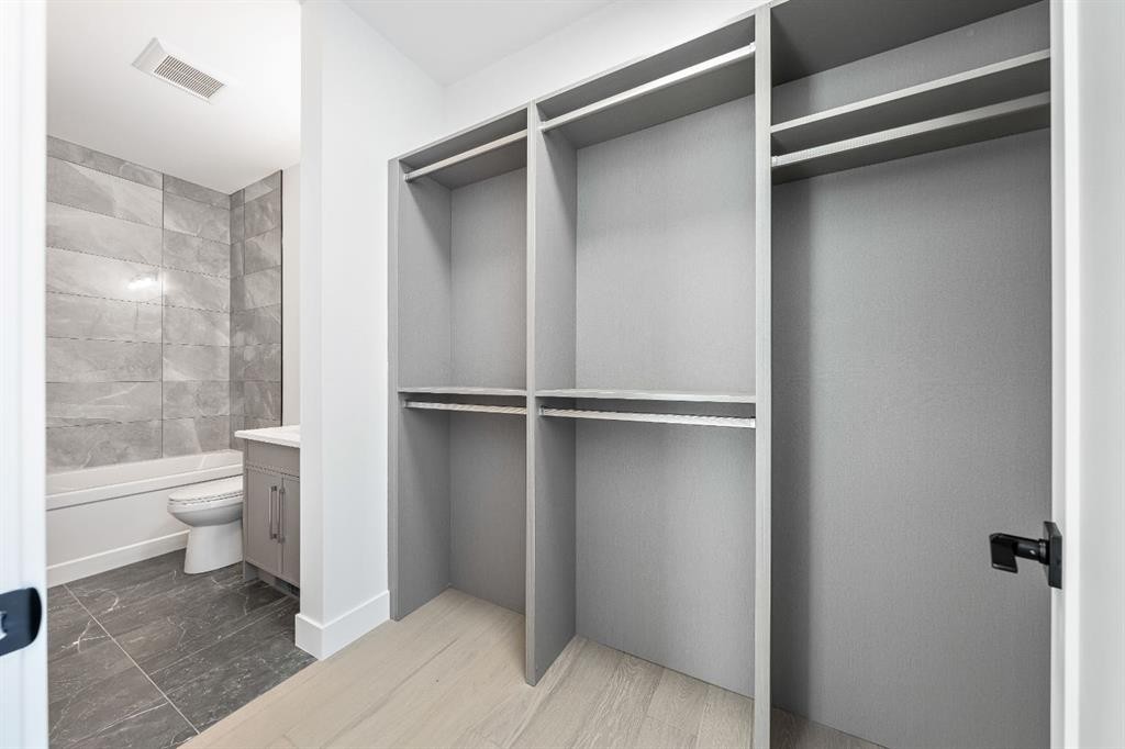 2755 Cannon Road Nw, Calgary, AB - Indoor Photo Showing Bathroom