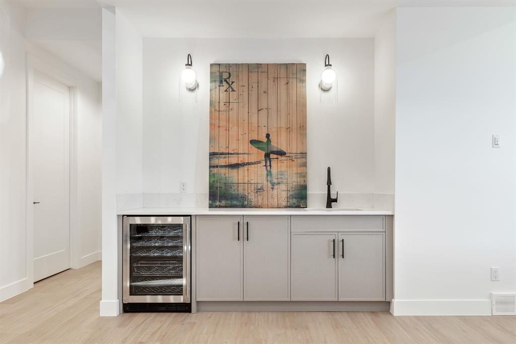 2755 Cannon Road Nw, Calgary, AB - Indoor Photo Showing Other Room