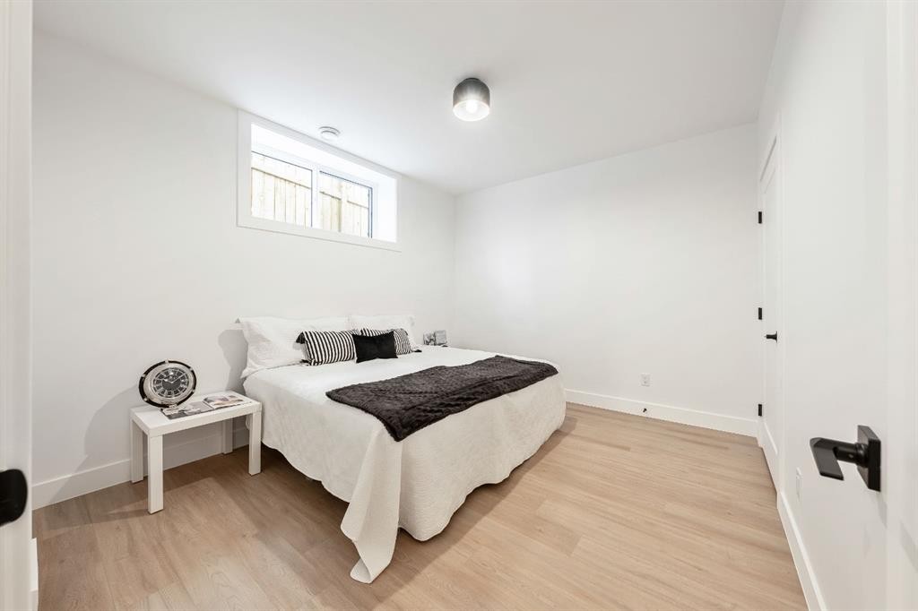 2755 Cannon Road Nw, Calgary, AB - Indoor Photo Showing Bedroom