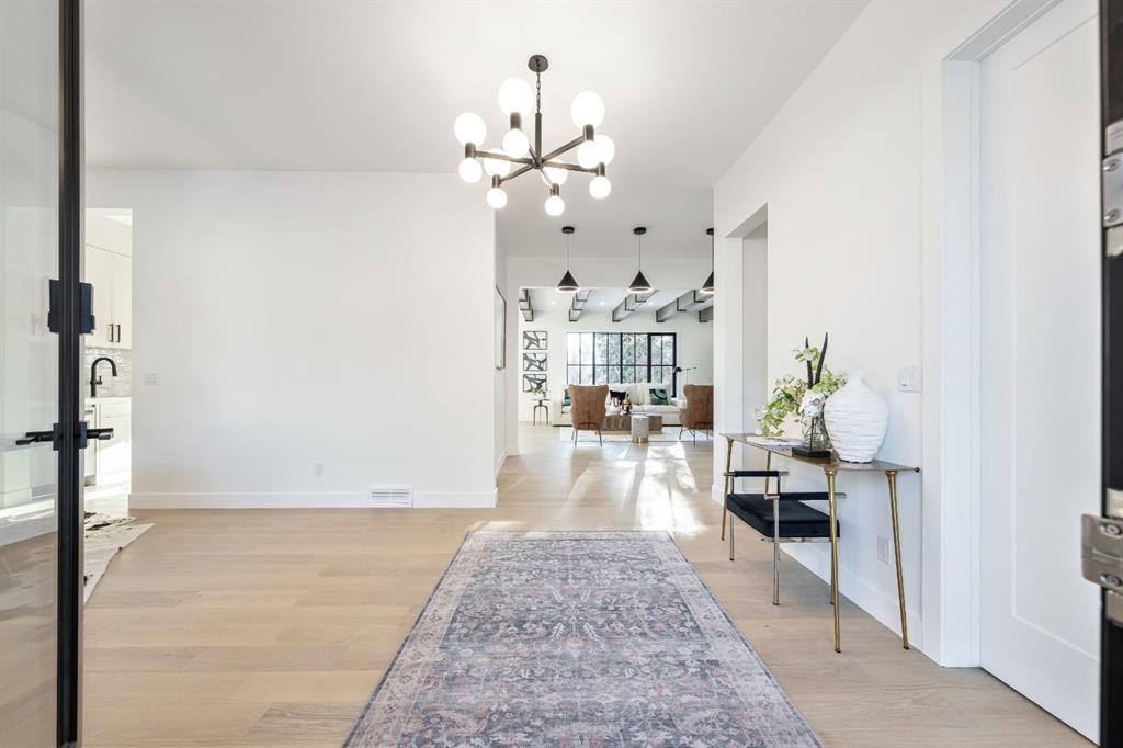 2755 Cannon Road Nw, Calgary, AB - Indoor Photo Showing Other Room