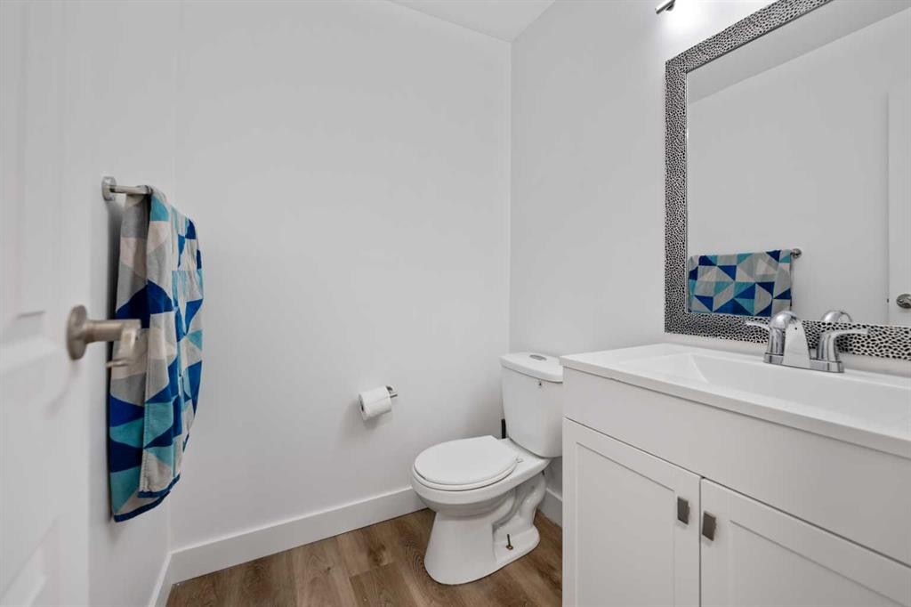 40 Pinecliff Close Ne, Calgary, AB - Indoor Photo Showing Bathroom