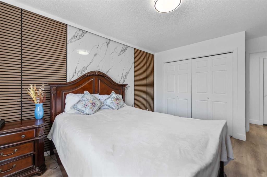 40 Pinecliff Close Ne, Calgary, AB - Indoor Photo Showing Bedroom