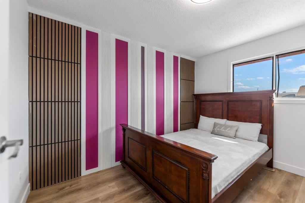 40 Pinecliff Close Ne, Calgary, AB - Indoor Photo Showing Bedroom