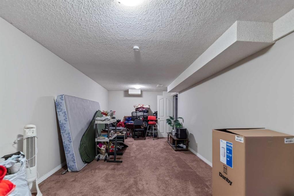 40 Pinecliff Close Ne, Calgary, AB - Indoor Photo Showing Other Room