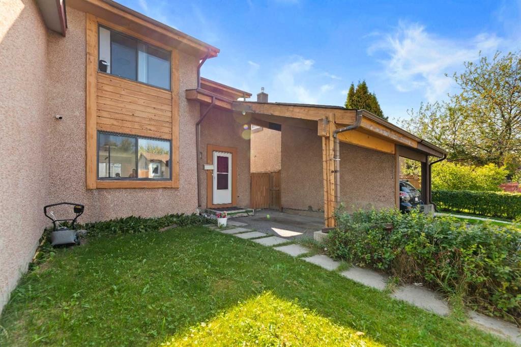 40 Pinecliff Close Ne, Calgary, AB - Outdoor With Exterior