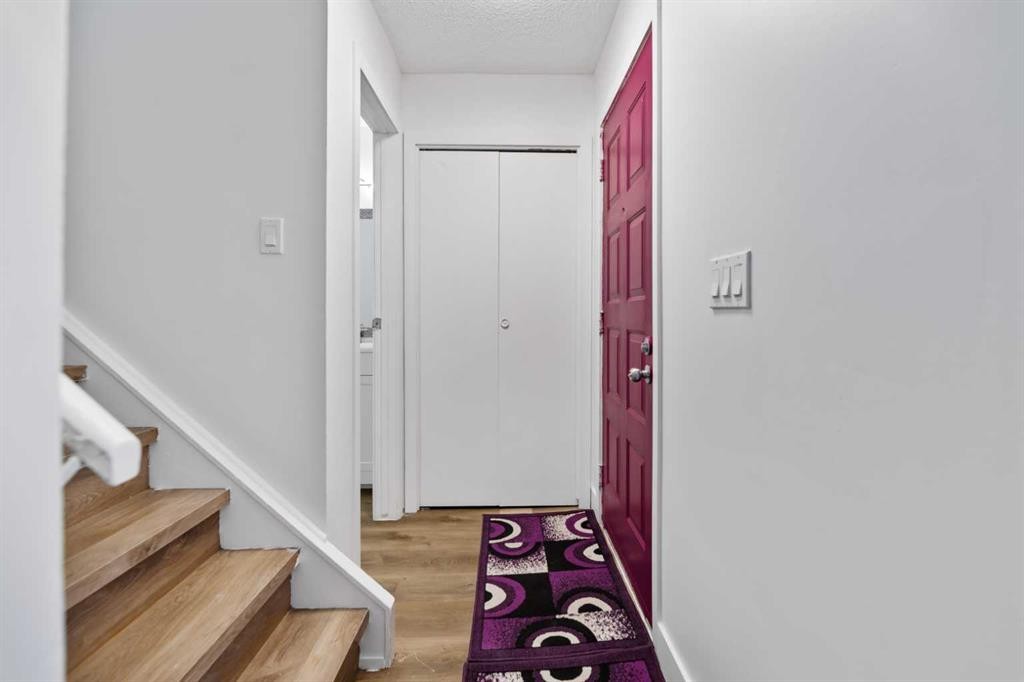 40 Pinecliff Close Ne, Calgary, AB - Indoor Photo Showing Other Room