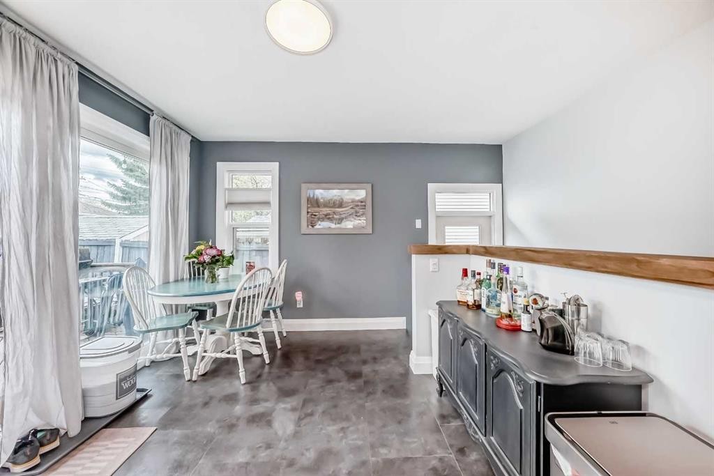 5224 19 Avenue Nw, Calgary, AB - Indoor Photo Showing Dining Room