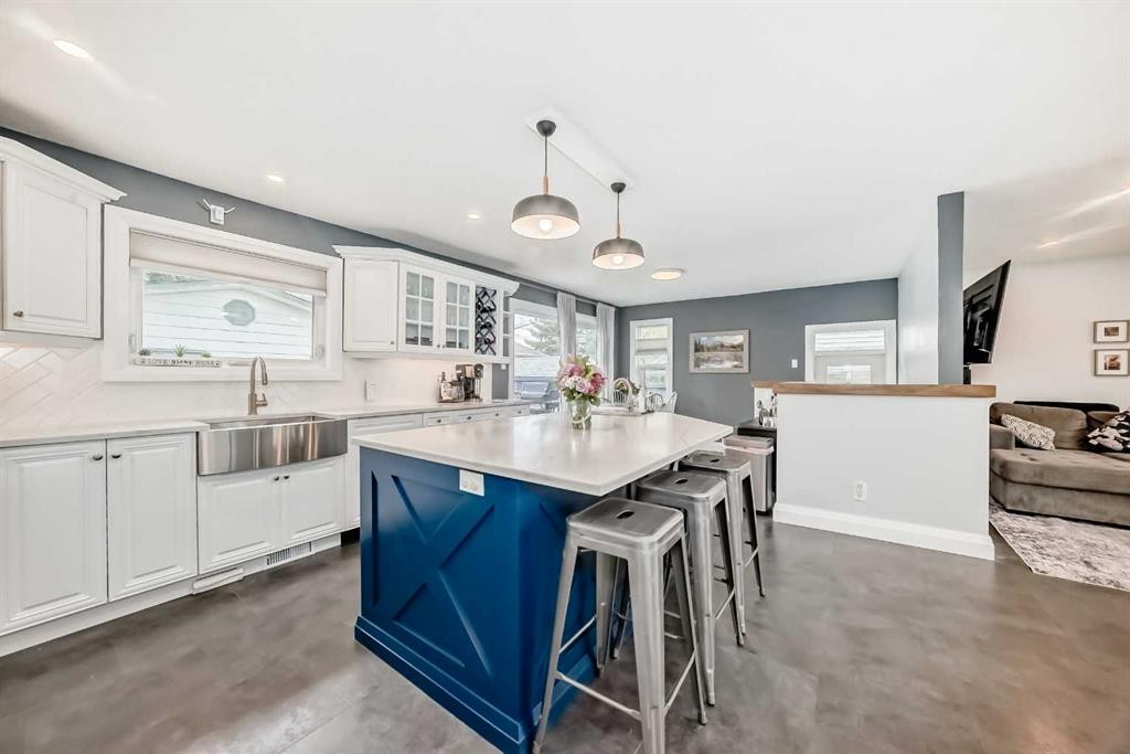 5224 19 Avenue Nw, Calgary, AB - Indoor
