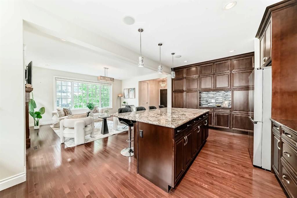 60 Hong Kong Road Sw, Calgary, AB - Indoor Photo Showing Kitchen With Upgraded Kitchen