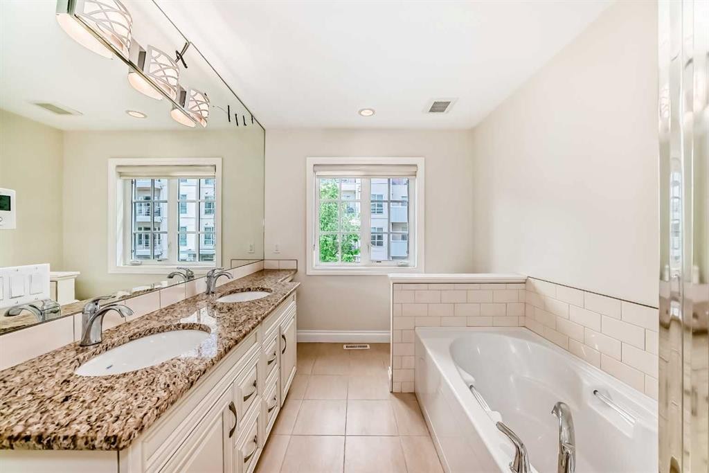 60 Hong Kong Road Sw, Calgary, AB - Indoor Photo Showing Bathroom