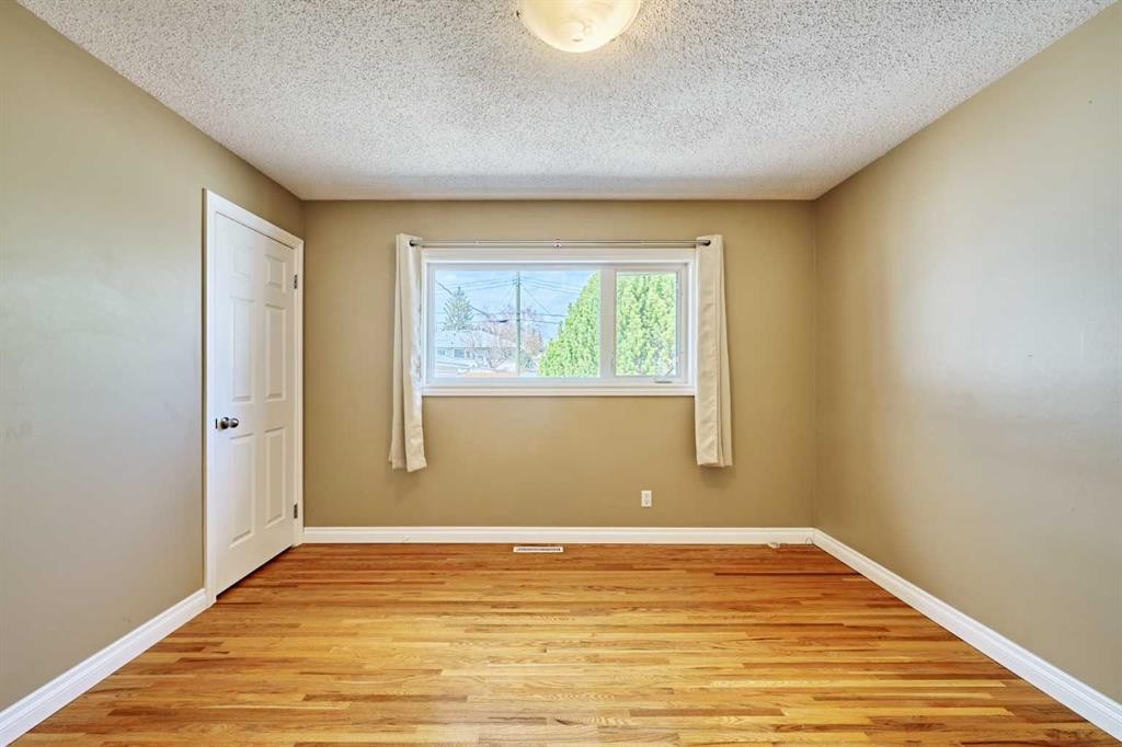 612 101 Avenue Sw, Calgary, AB - Indoor Photo Showing Other Room
