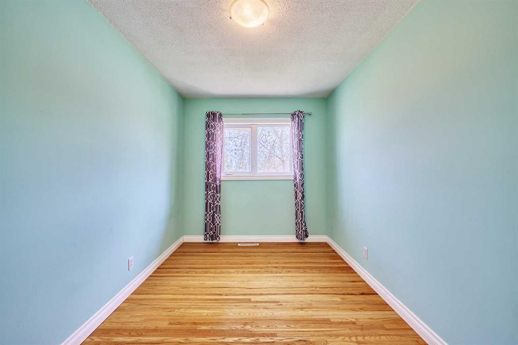 612 101 Avenue Sw, Calgary, AB - Indoor Photo Showing Other Room