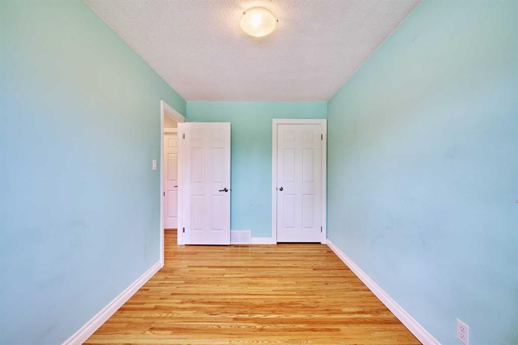 612 101 Avenue Sw, Calgary, AB - Indoor Photo Showing Other Room