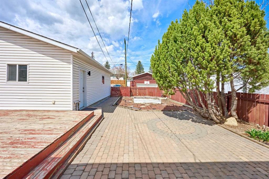 612 101 Avenue Sw, Calgary, AB - Outdoor With Exterior