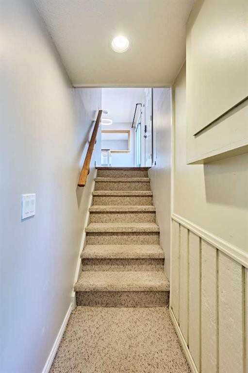 612 101 Avenue Sw, Calgary, AB - Indoor Photo Showing Other Room