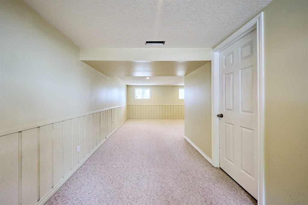 612 101 Avenue Sw, Calgary, AB - Indoor Photo Showing Other Room